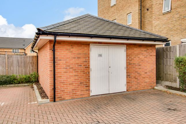 Flat to rent in Monarch Way, Shoreham-By-Sea