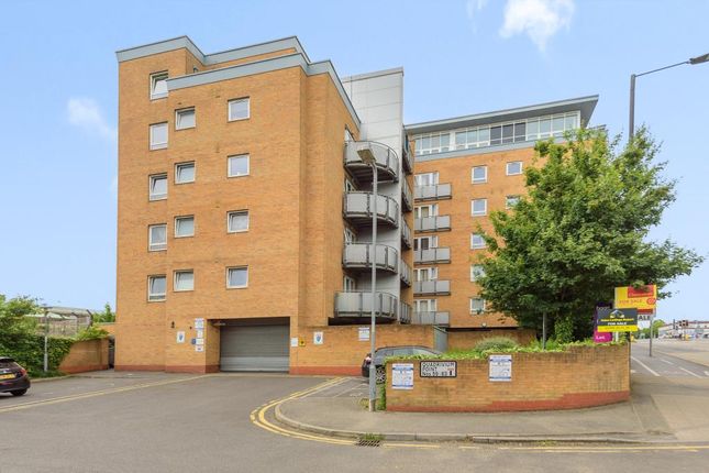 Thumbnail Flat for sale in Slough, Berkshire