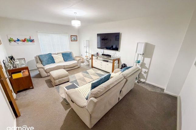 8 Farcroft Close, Lymm photo 2
