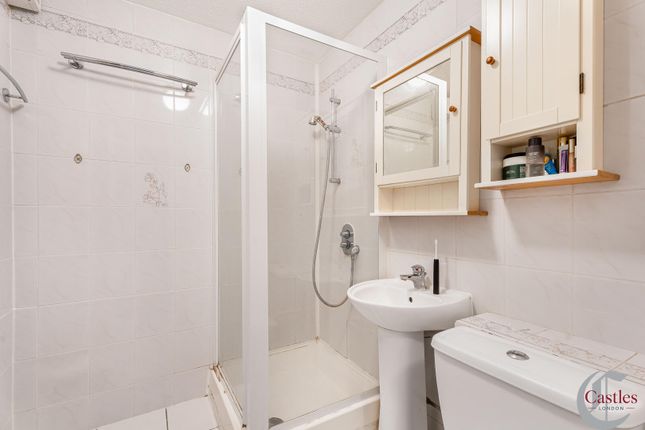 Flat 3, Parkside Court, 135 Palmerston Road, London photo 2