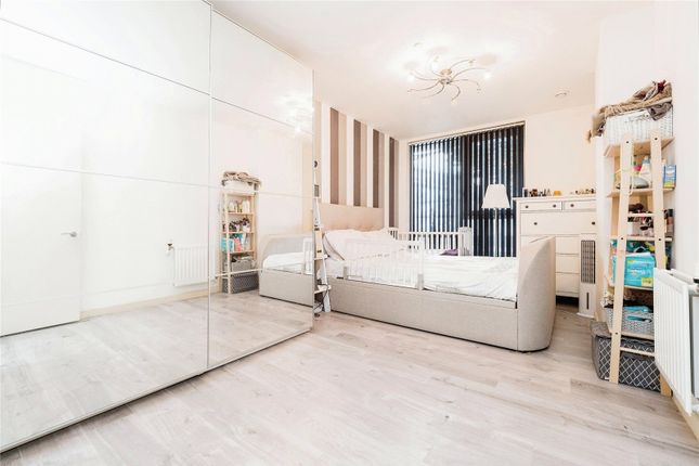 Flat for sale in Rick Roberts Way, London