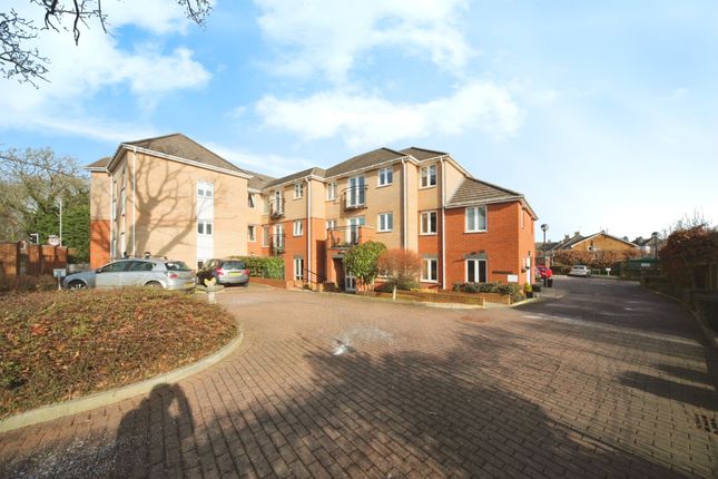 1-bed flat on 3, Olympic Court, Cannon Lane, Luton, £125,000