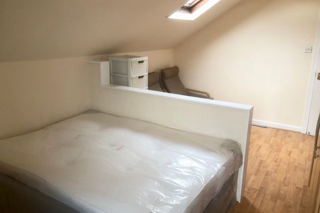 Thumbnail Flat to rent in Bankfield Terrace, Burley, Leeds