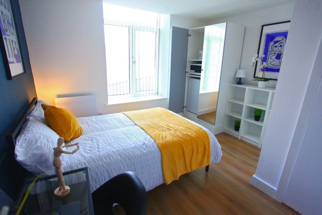 Room 4, 12 Lord Street, Halifax photo 2