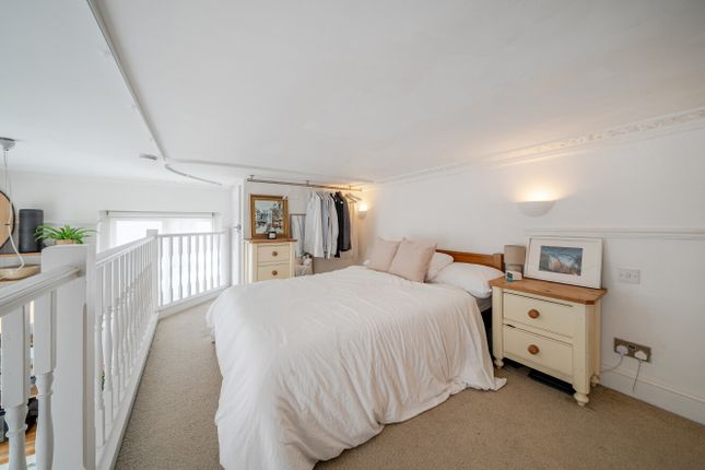 1 Denmark Lodge,, Crescent Grove, London photo 3