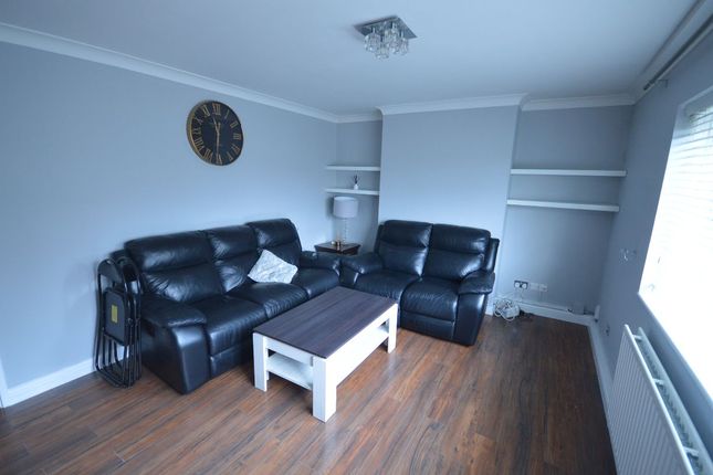 16 Lulworth Drive, Romford photo 4