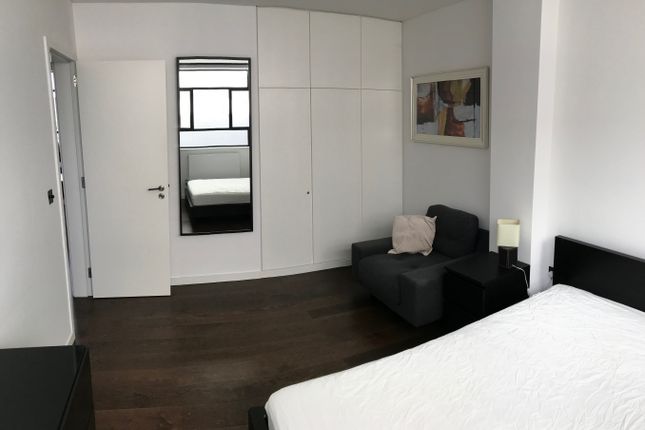Flat to rent in Sale Place, London