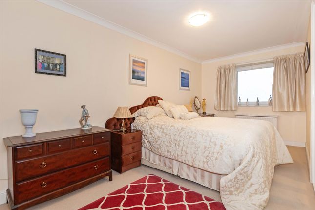 Flat for sale in West Parade, Worthing