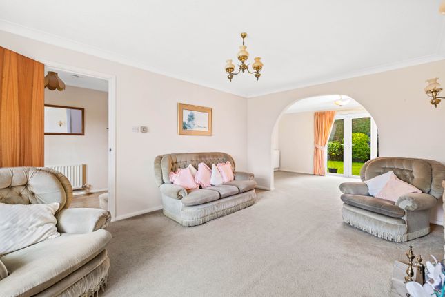 39, Wellington Way, Horley photo 4