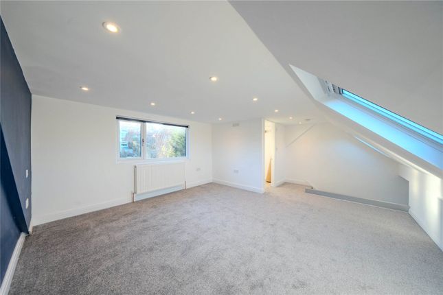 25, Queenshill Crescent, West Yorkshire photo 4