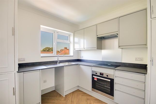 Flat 11, Wallace Court Wallace Avenue, Worthing photo 4
