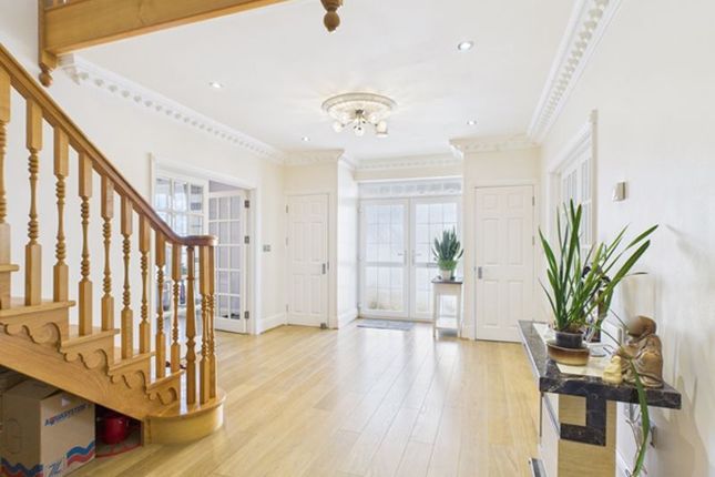 Seven Seas, No 9, Caradog Court, Ferryside photo 2