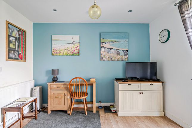Flat 2, 2 The Orchard House Churchill Drive, Crediton Devon, Devon photo 4