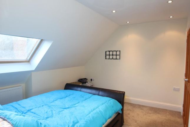 Flat to rent in Coley Avenue, Woking