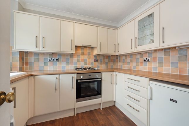 4, Whitebeam Way, Middleton-on-Sea photo 2
