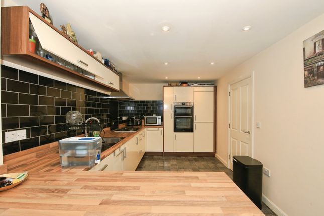 23, Teasel Way, Peterborough photo 3