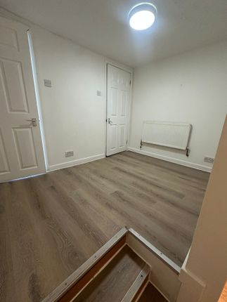 17 Alton Gardens, Luton photo 2