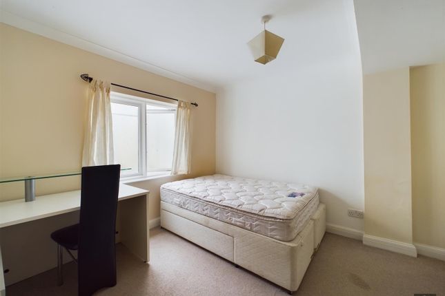 Flat to rent in Fore Street, Exeter