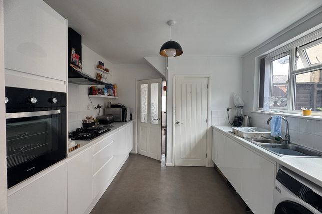 44 Princes Road, Stourbridge photo 4