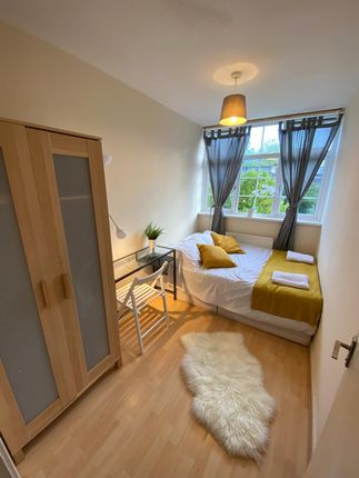 Room 3- Â£750 Available From 01/05/2025