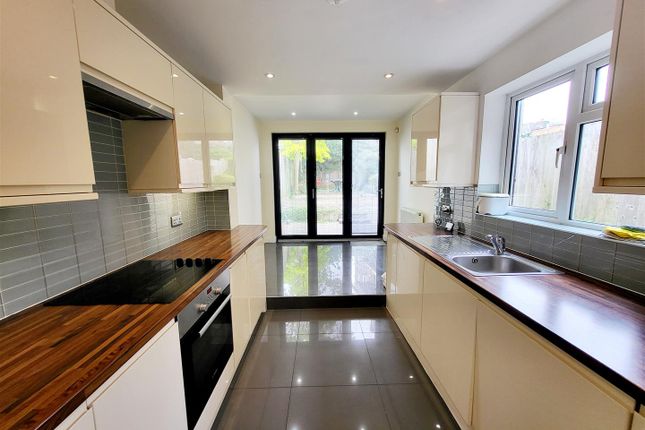 25, Gordon Terrace, Rochester photo 2