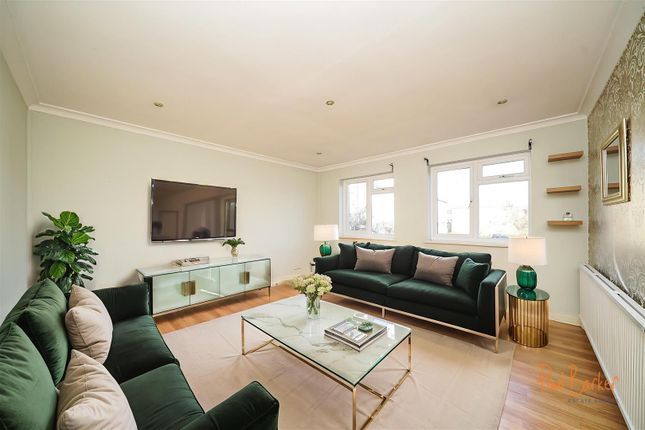 461, The Ridgeway, St. Albans photo 2