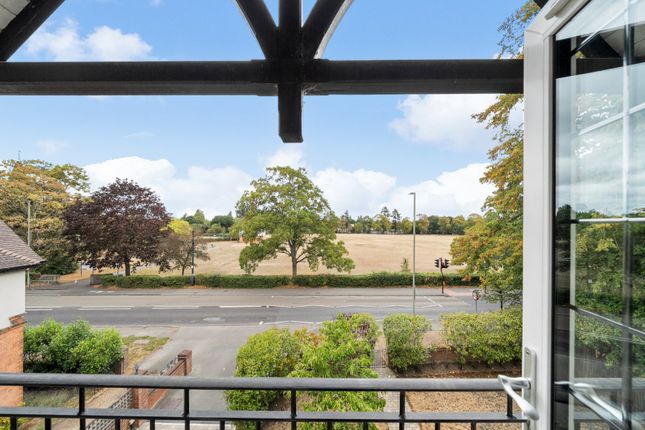 Flat 6, Village Gate, 13, Parvis Road, Surrey photo 4