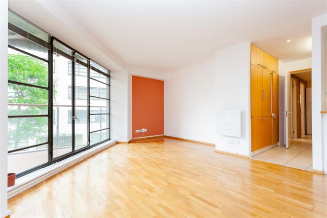 Flat to rent in New Wharf Road, London