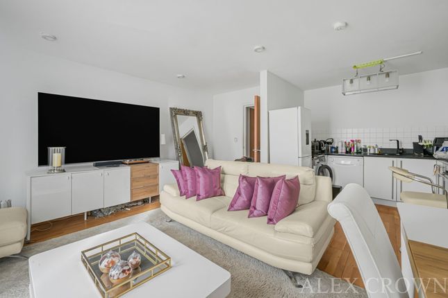 Flat 3, 8, Mount Pleasant Crescent, London photo 3