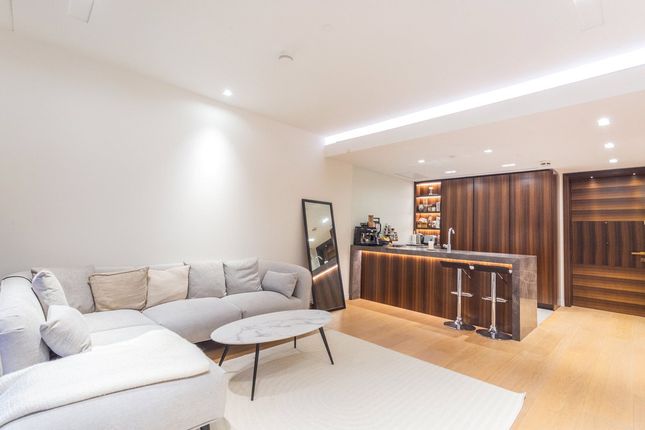 Thumbnail Flat to rent in Lincoln Square, Portugal Street, London