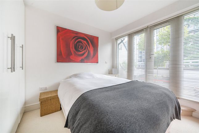 Flat for sale in Station Road, New Barnet