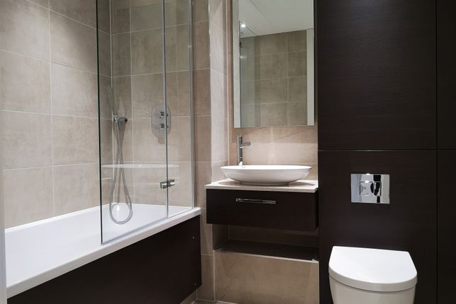 Flat for sale in Carriage House, 2 City North Place, Finsbury Park, London