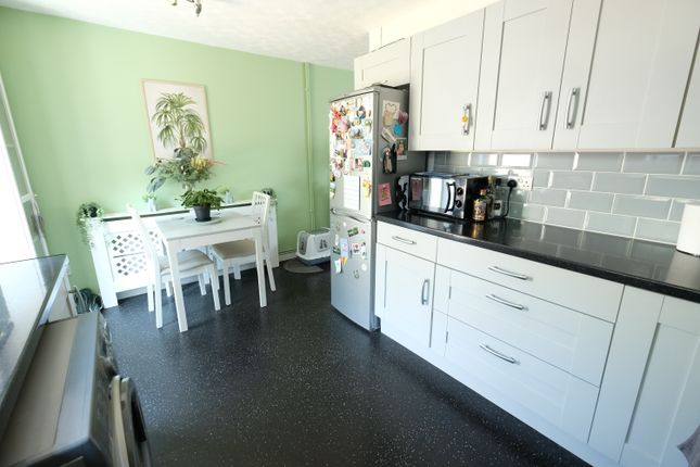 Pond Close, Marchwood photo 4