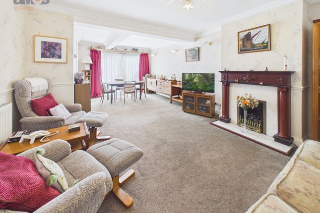 24 Broad Walk, Hockley, Essex photo 2
