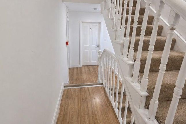 303 MR, Milkwood Road, London photo 3