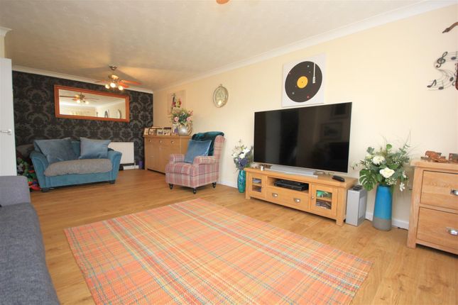 14, Stanwick Road, Rushden photo 3