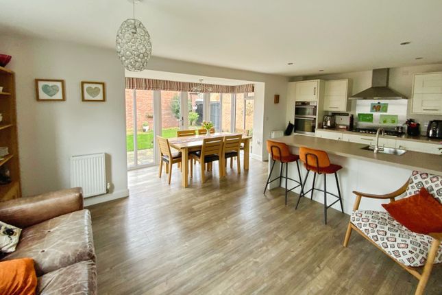 2, Newman Avenue, Molescroft, Beverley photo 2
