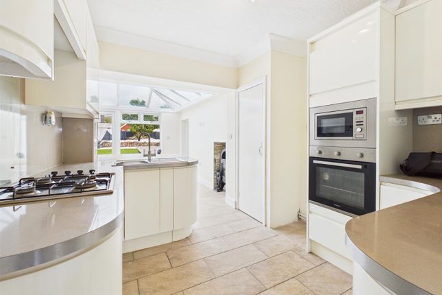22, West Park Drive, Porthcawl photo 2