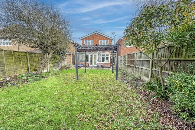 35, Hilltop Avenue, Hullbridge photo 2