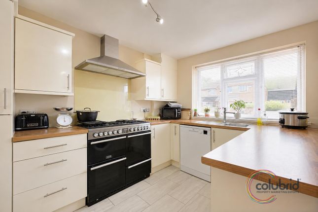 34, Halt Drive, Linford photo 4
