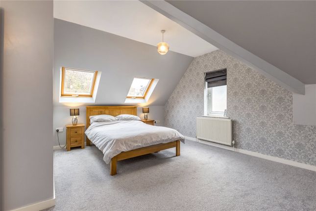 2, Thick Hollins Drive, Meltham photo 4