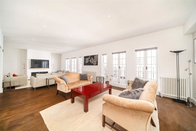 SHORT LET FOR F*FTY TWO, 69, Eaton Mews North, London photo 3