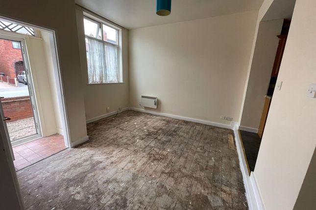 Flat 2, Albion Court, Commonside, Brierley Hill photo 4