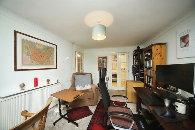 Flat 44, Dellers Court, Dellers Wharf, Taunton photo 3