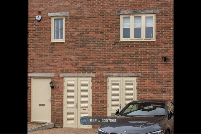 Terraced house to rent in Longwall, Brackley