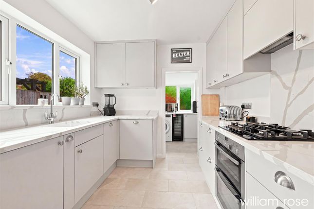 39, Carnarvon Road, London photo 2