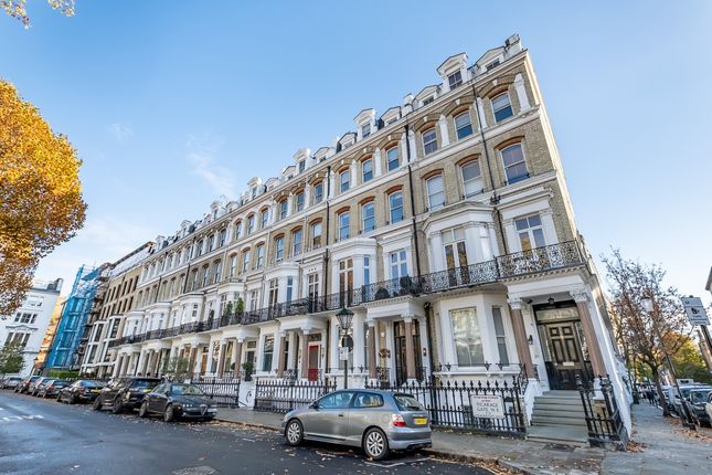 Flat 3, 9, Vicarage Gate, London photo 3