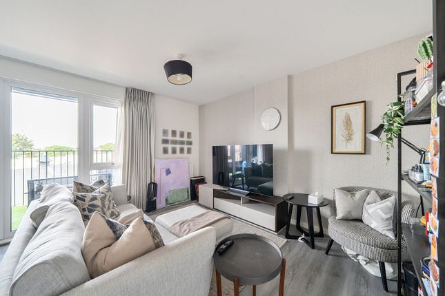 Woodley Crescent, Cricklewood photo 4