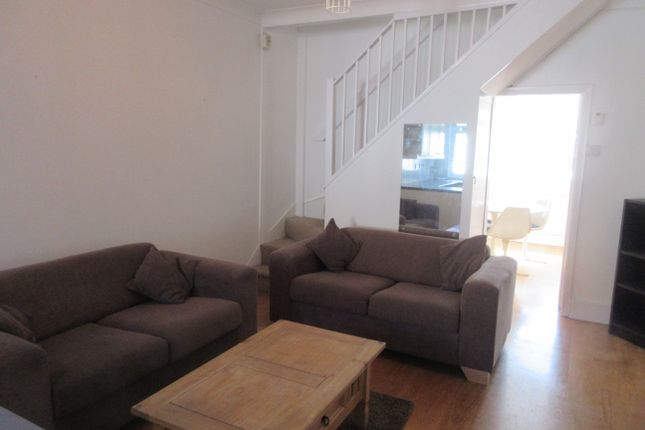 Clifton Rd, Loughton photo 3