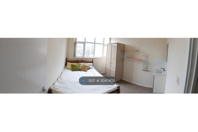 St Floor Flat  John Street, Luton photo 4